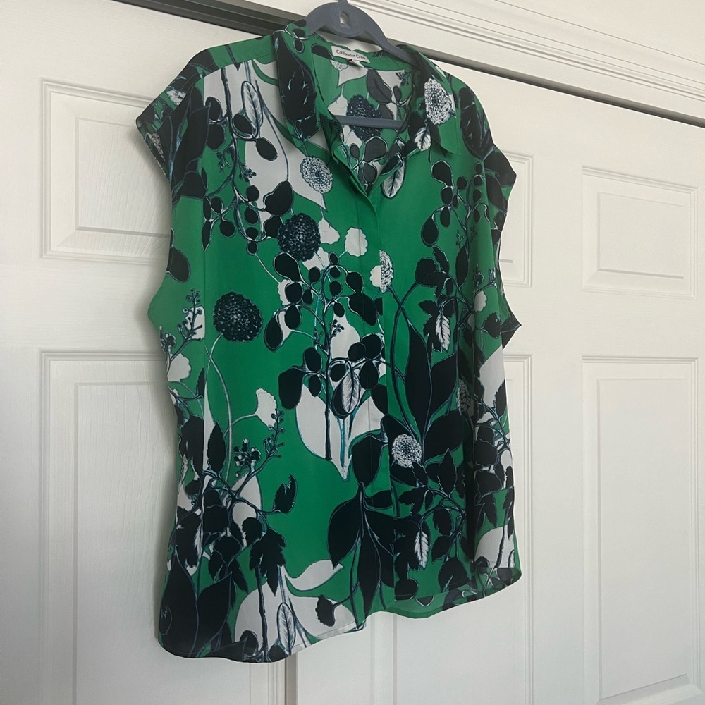 Coldwster Creek Green and Navy Floral Button Down Sleeveless Shirt. - Picture 6 of 7